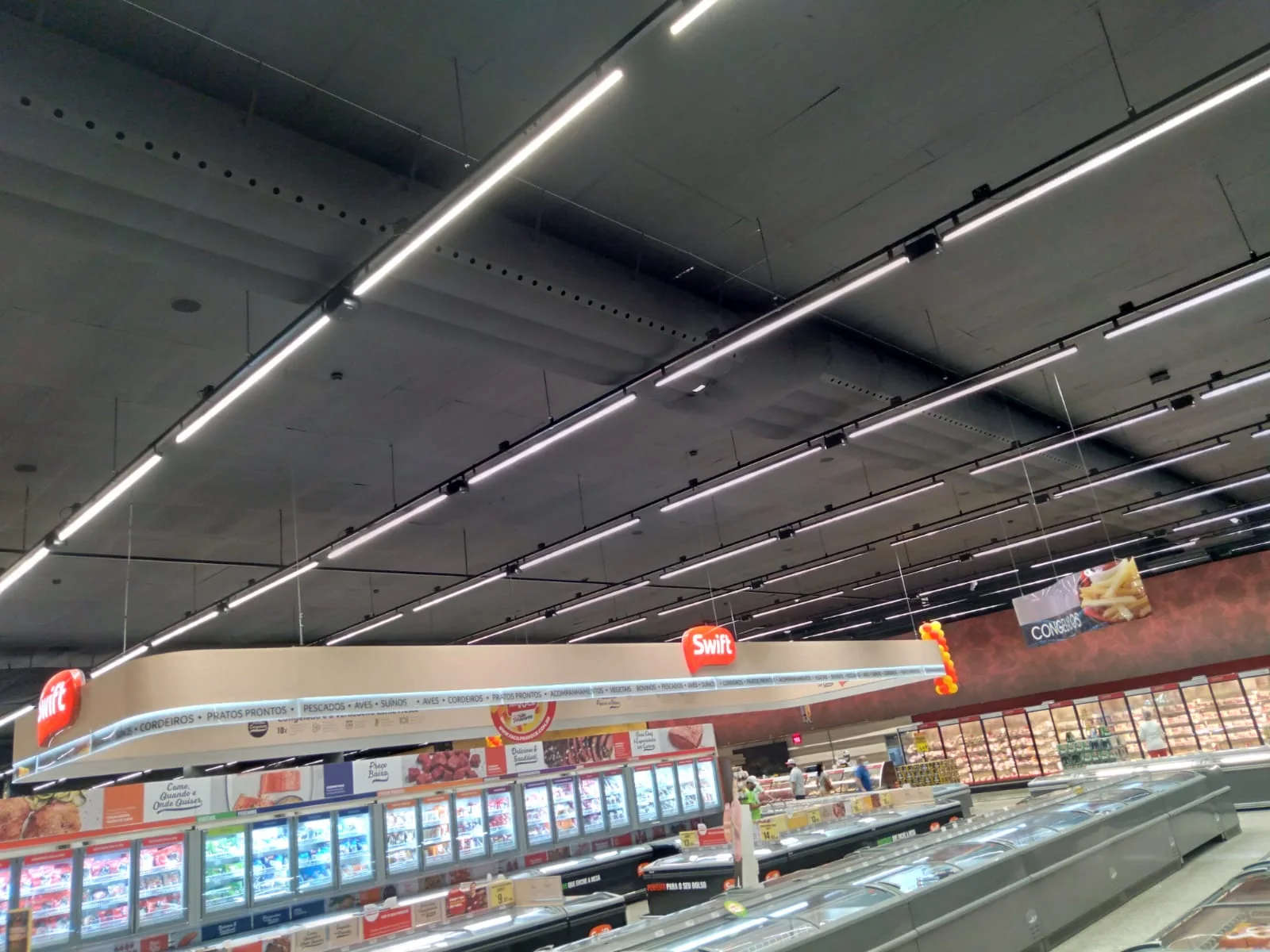 Supermercado com dutos têxteis