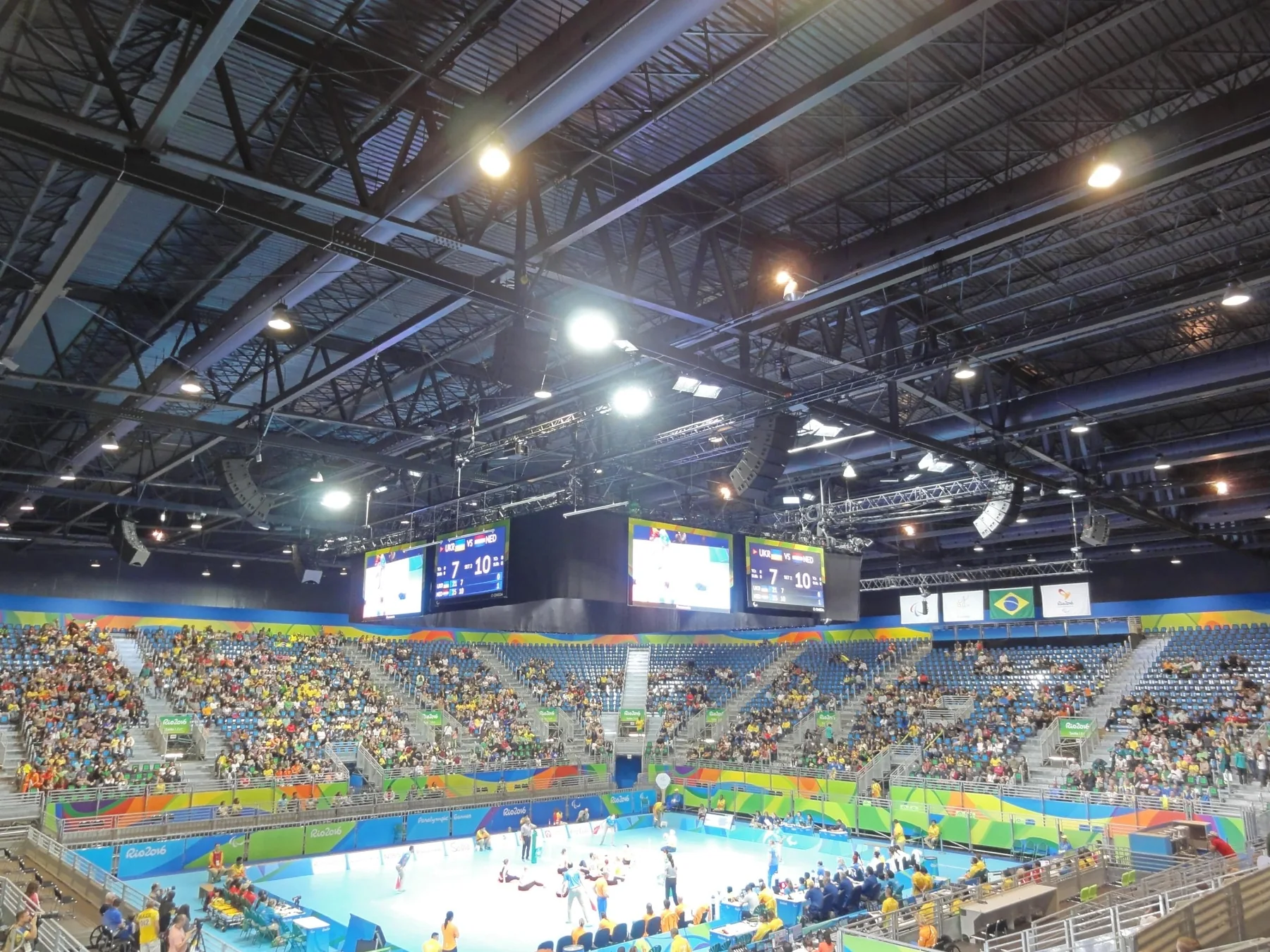 Arena esportiva com dutos têxteis