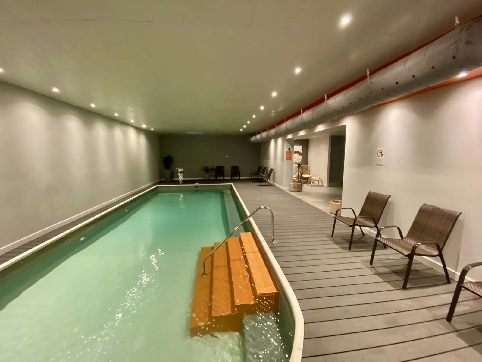 Spa e piscina com dutos têxteis
